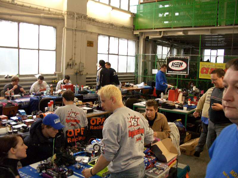 Bild: 04 Das Fahrerlager Sonntag morgens