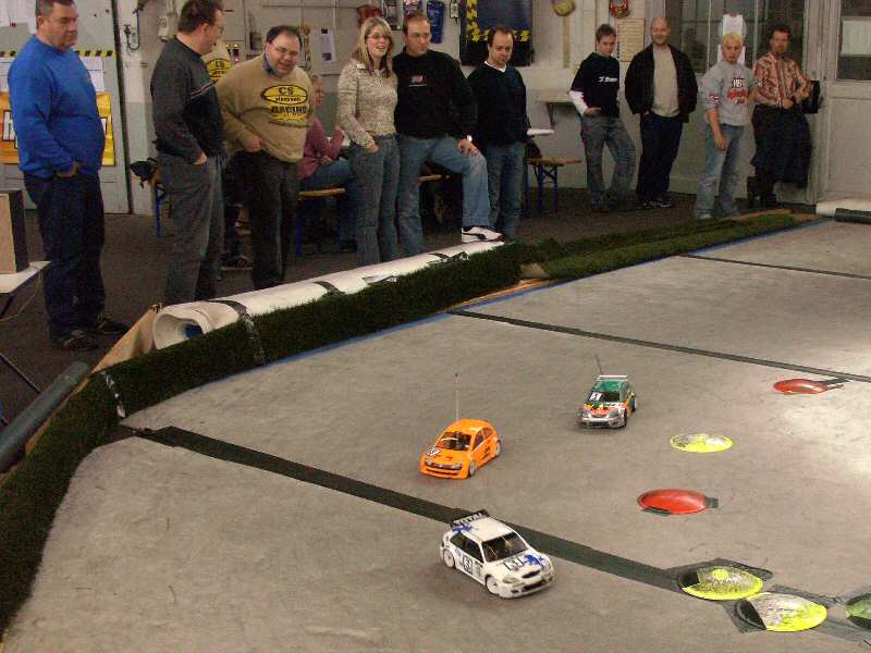 Bild: 13 Bei den Finallaeufen verfolgten dann auch die gerade nicht aktiven das Renngeschehen